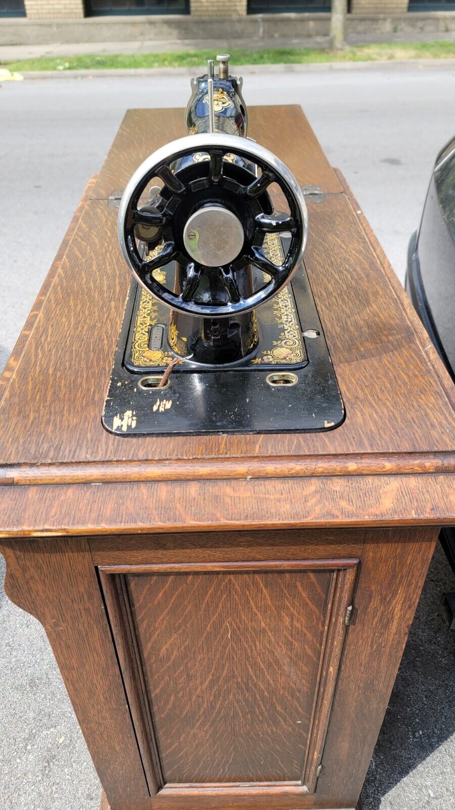 Rare Tiffany Gingerbread Singer 115 Sewing Machine In A Treadle Parlor Cabinet