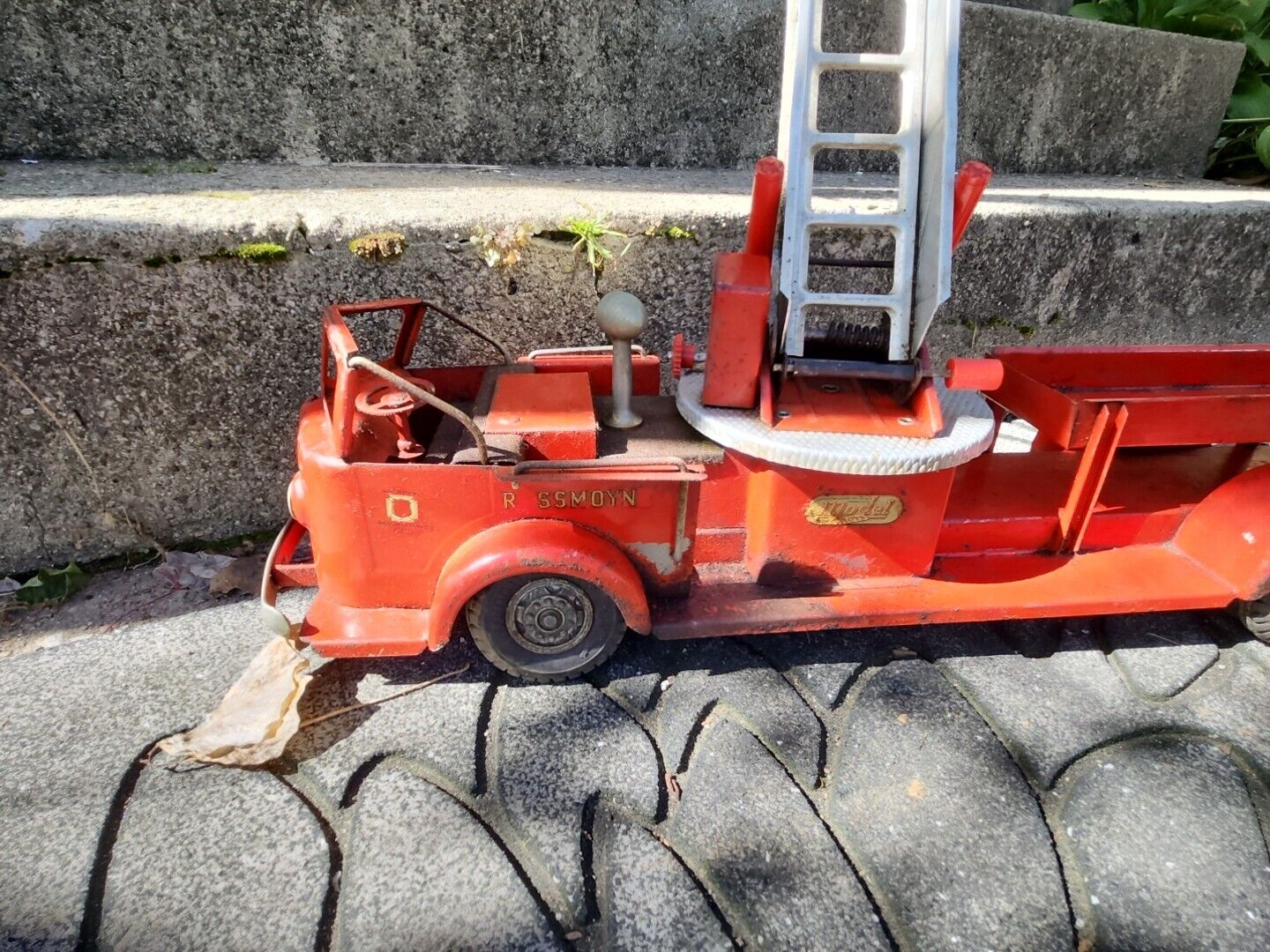 Vintage Doepke Rossmoyne Model Toys Ladder Fire Truck Pressed Steel 1950s