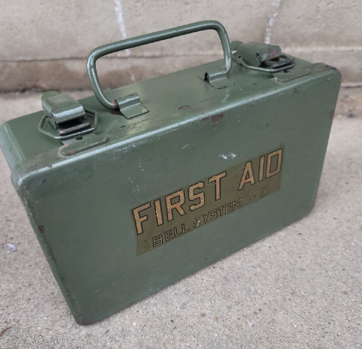 Vintage Bell System D First Aid Kit Metal Box ORIGINAL Complete Telephone Co.