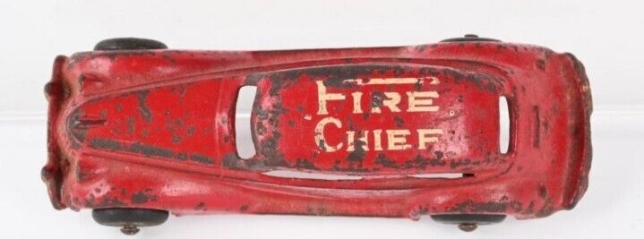 Vintage ARCADE CAST IRON RED FIRE CHIEF CAR HUBLEY 5½" 