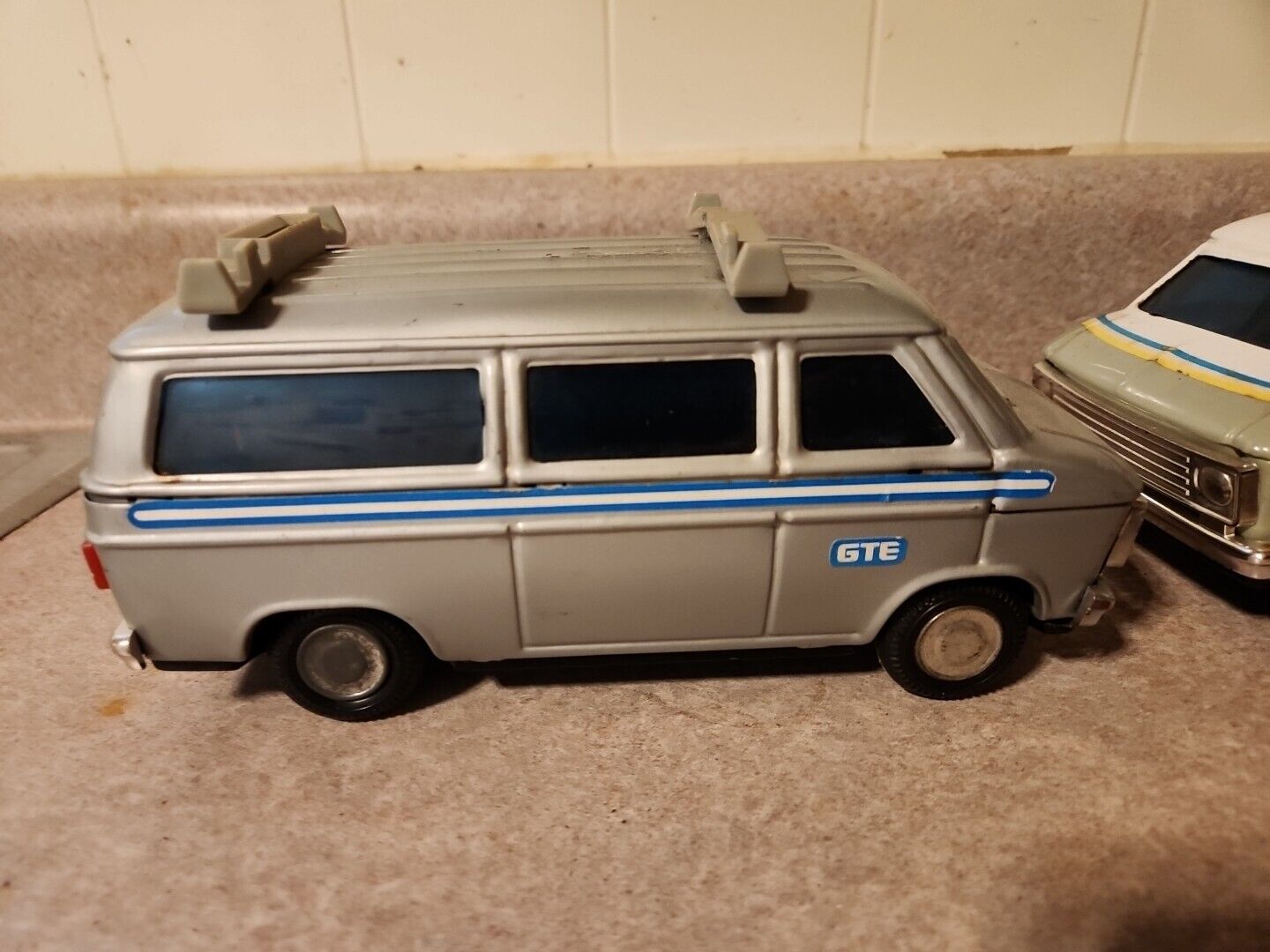 Lot Of Two Vintage ERTL GTE Delivery Van Dodge Van Coin Collectible Bank Toy 