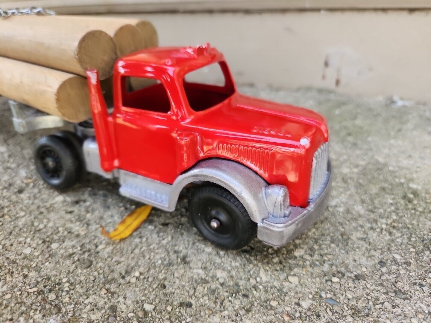 Vintage Restored Hubley Kiddie Toy 492 Made In USA Semi Logging Truck & Trailer 