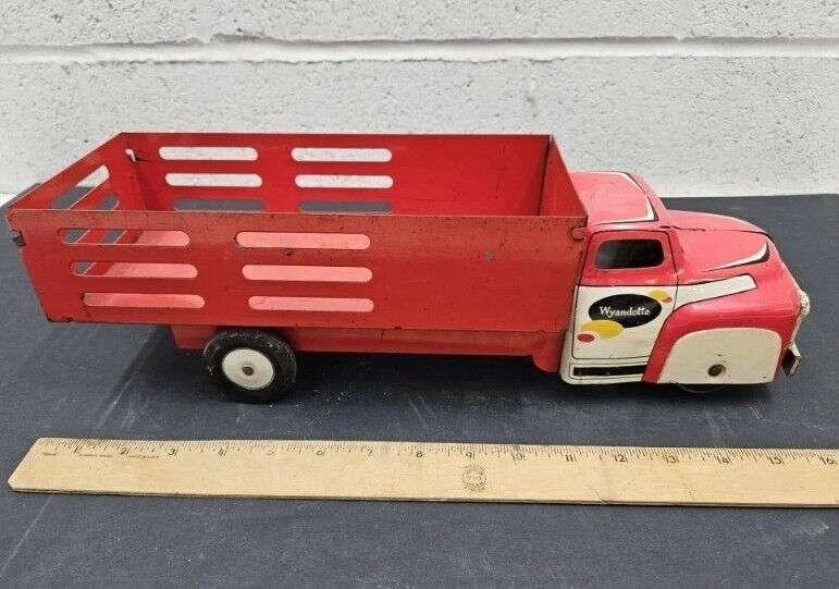 Vintage 1950s WYANDOTTE Toy Stake Livestock Farm Truck Steel X-207 Red 16”