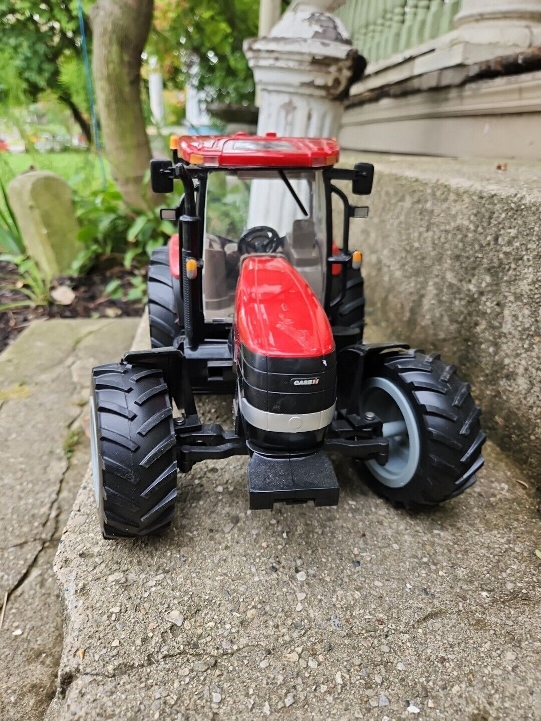 Britain's Ertl CASE IH PUMA 180 Red Farm TRACTOR Toy W Lights & Sounds 12" Long