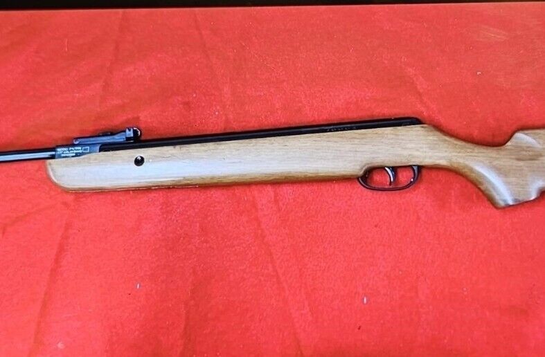 Vintage Crosman Quest 1000x Break-barrel Air Rifle .177 Caliber