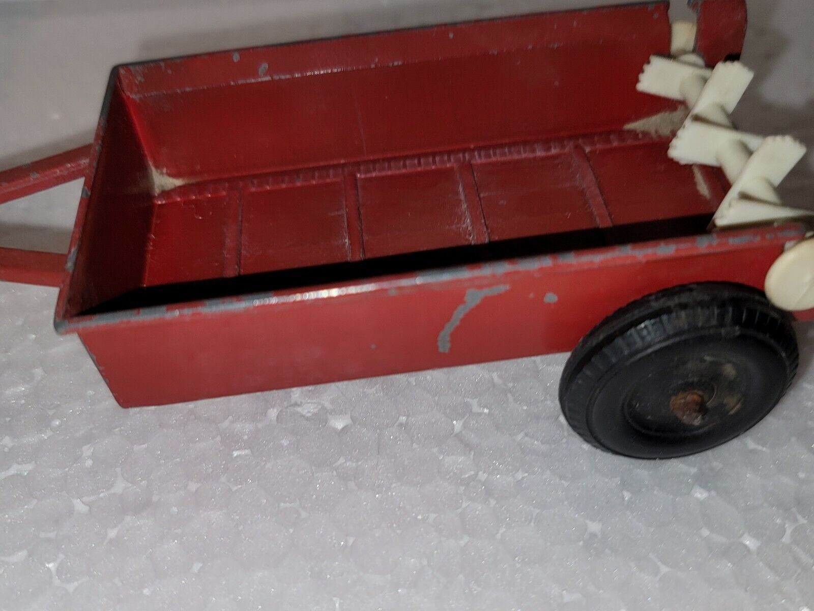 Vintage Ertl International Harvester Tractor & Manure Spreader 1/32 