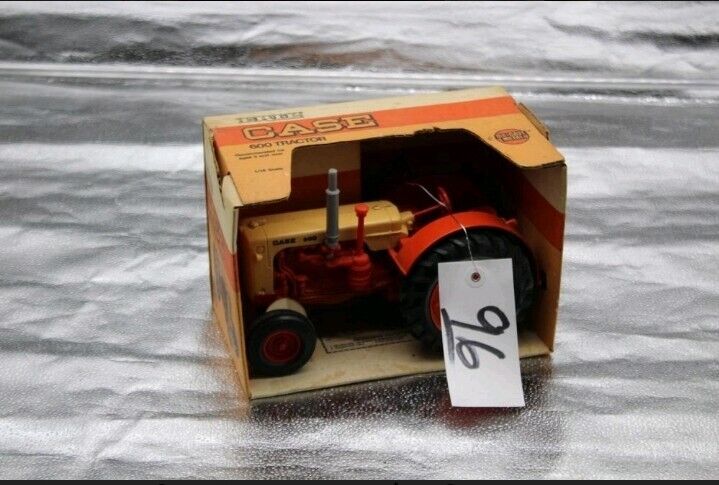 Vintage Case 600 Tractor 1986 vintage 1/16 Tractor Barn Find not