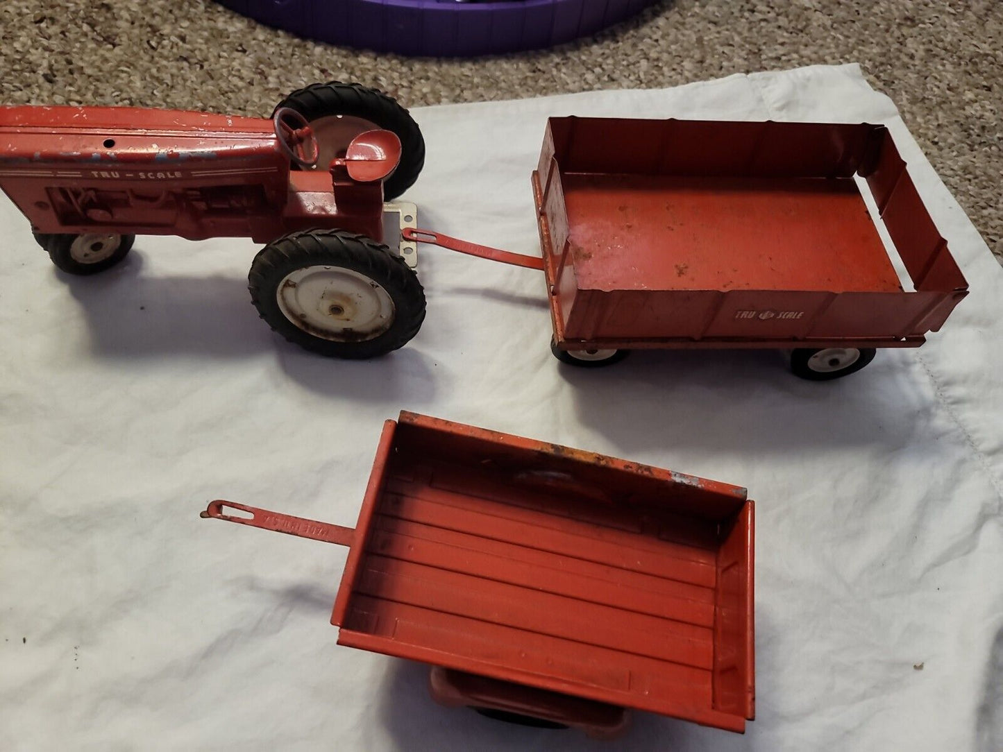 Vintage Red Tru-Scale TRACTOR & 2 Wheel Tractor Trailer & 4 Wheel Grain Trailer 