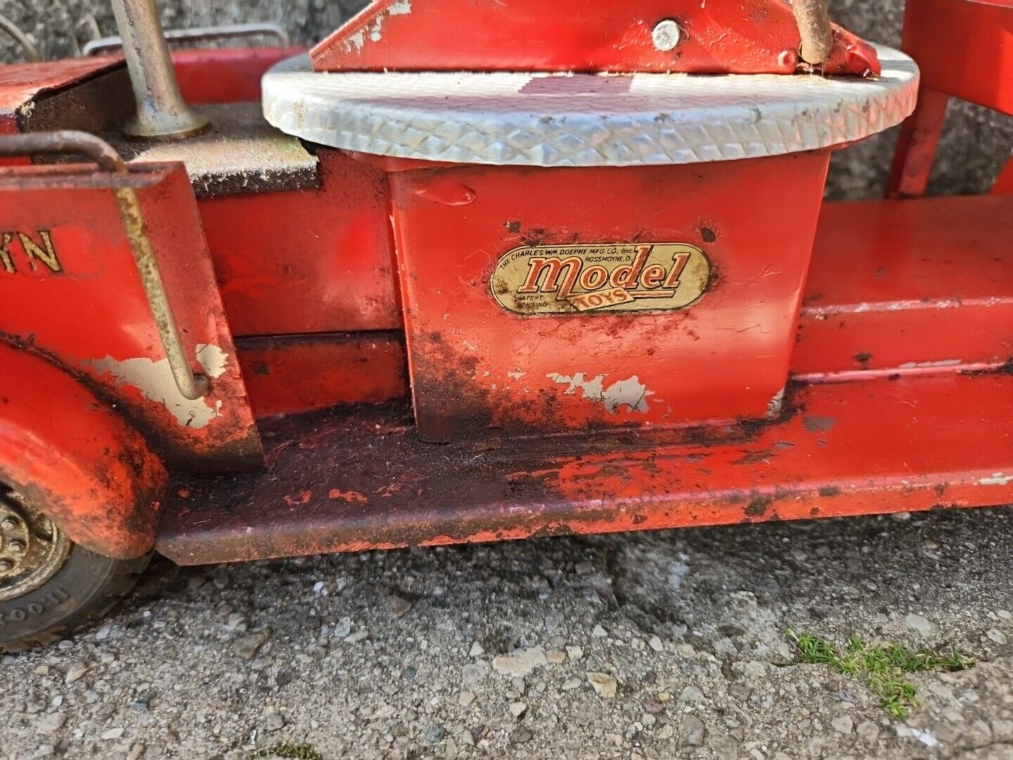 Vintage Doepke Rossmoyne Model Toys Ladder Fire Truck Pressed Steel 1950s