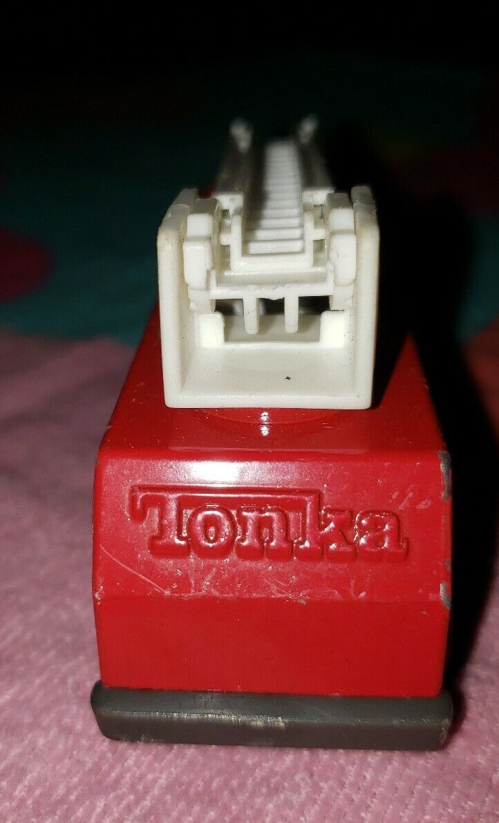 Vintage Mini Tonka firetruck 1993 in Good Condition With Double Extending Ladder