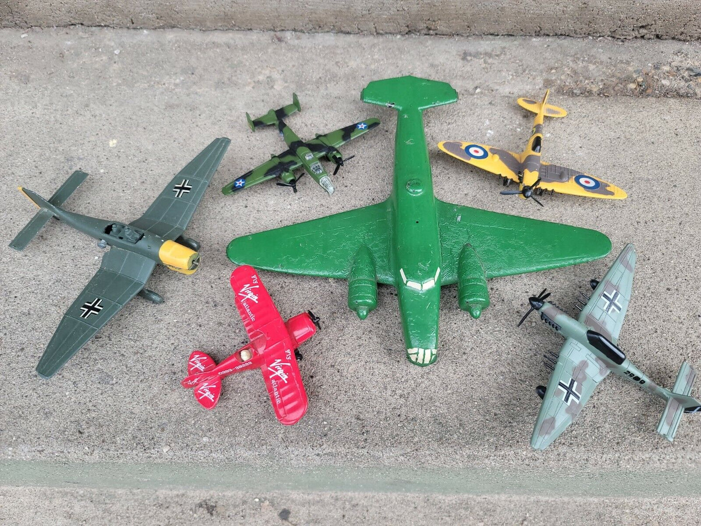 Lot Of 5 Military Planes- Various Scales Dinky Toys maisio matchbox 