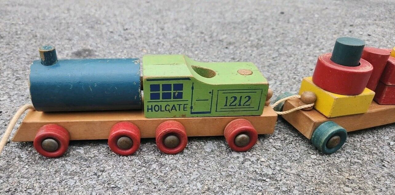 Vintage Holgate Wooden Pull Train #1212 Engine with Three Cars