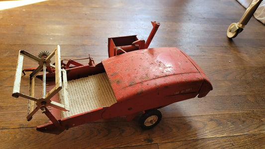 Vintage! Tru-Scale 1:16th Scale Metal Red Farm Toy Combine