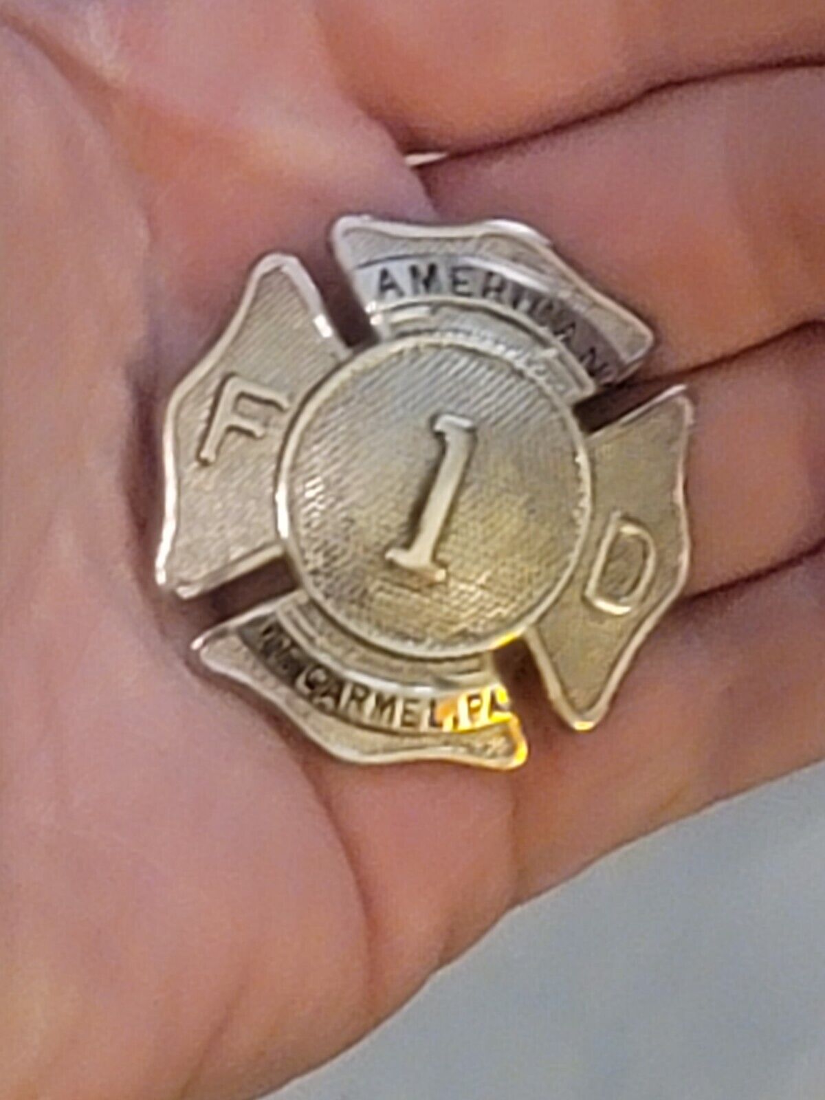 OBSOLETE FIREMAN'S BADGE  Mt. CARMEL PA FIREFIGHTER FIRST American 1