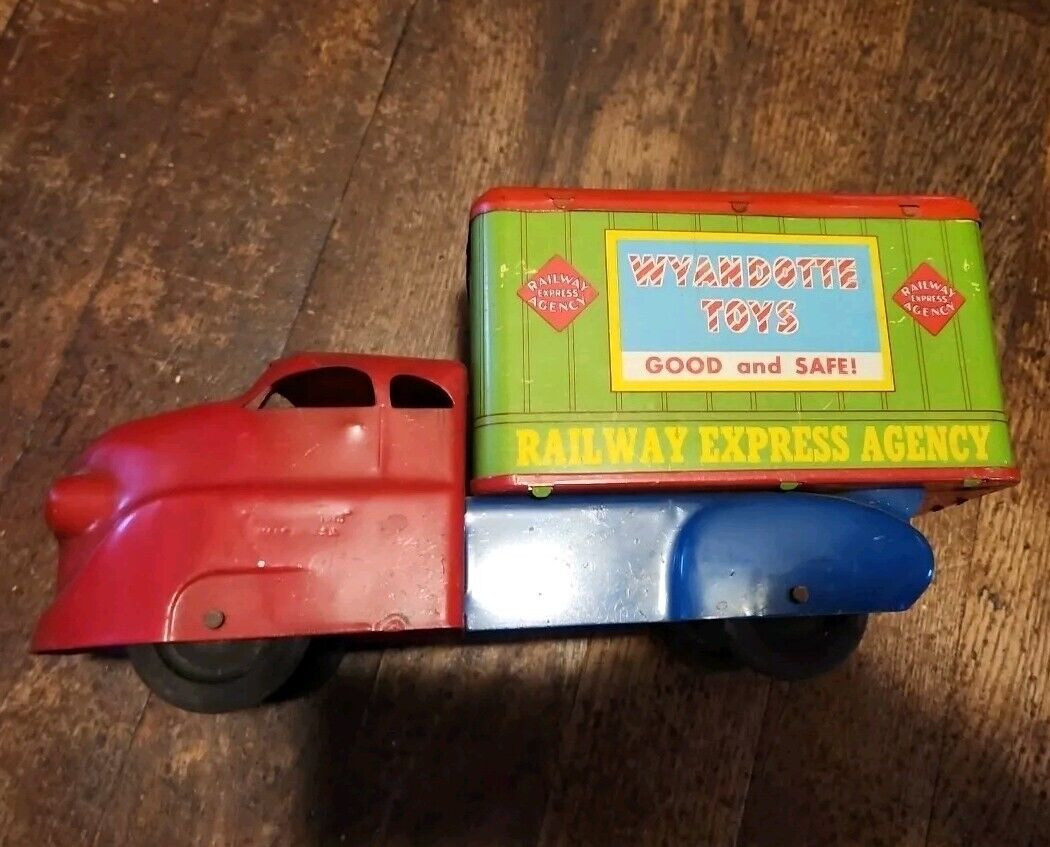 WYANDOTTE TOYS RAILWAY EXPRESS AGENCY TRUCK. SUPER NICE TIN LITHO PLASTIC 1950's