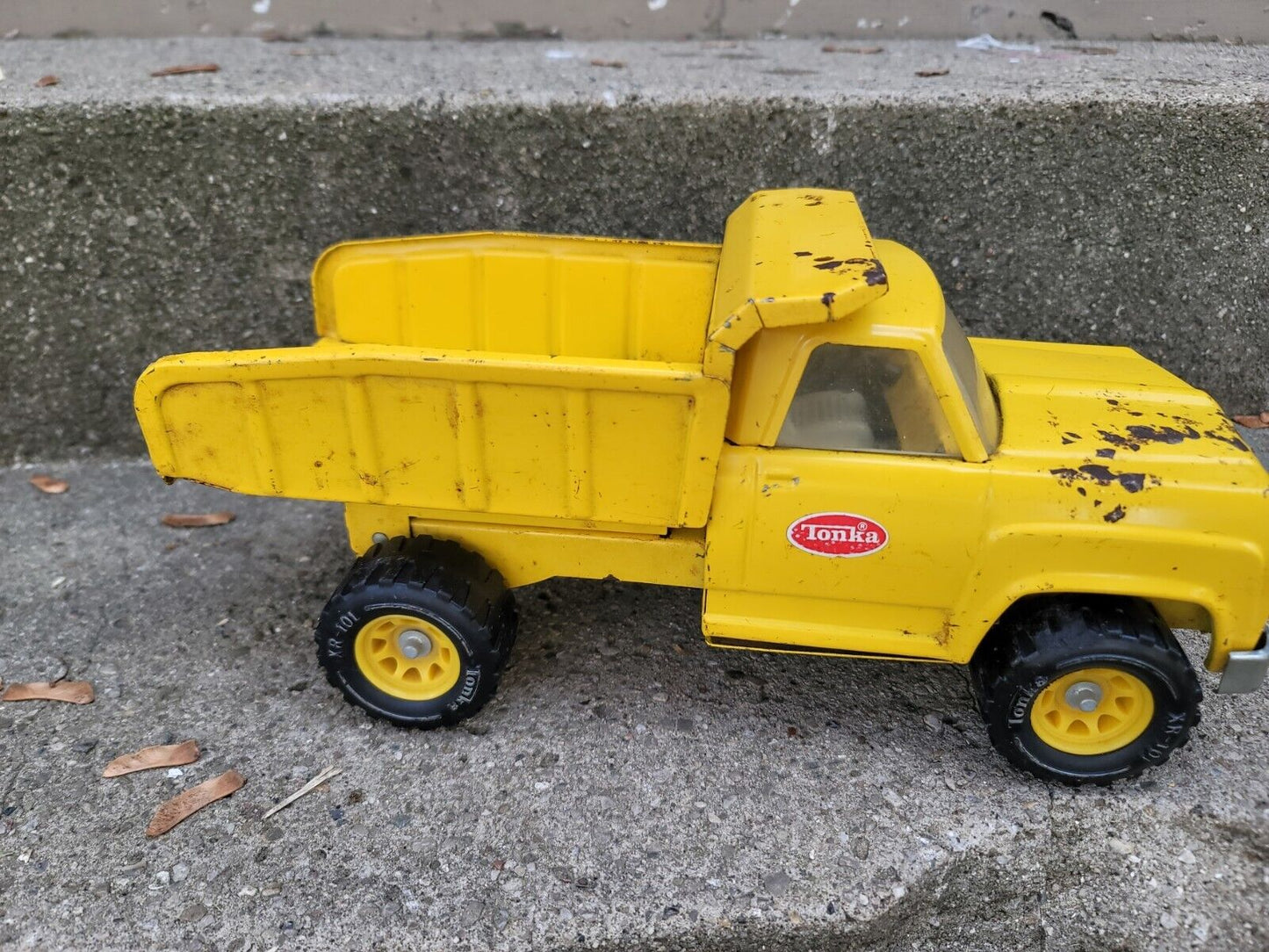 Vintage Tonka Pressed Steel 1970s XR-101 Yellow Dump Truck Original 