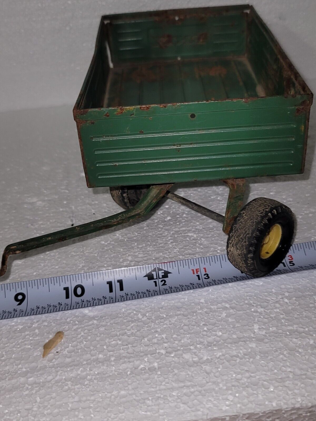 John Deere Ertl Vintage Metal Trailer 52040 