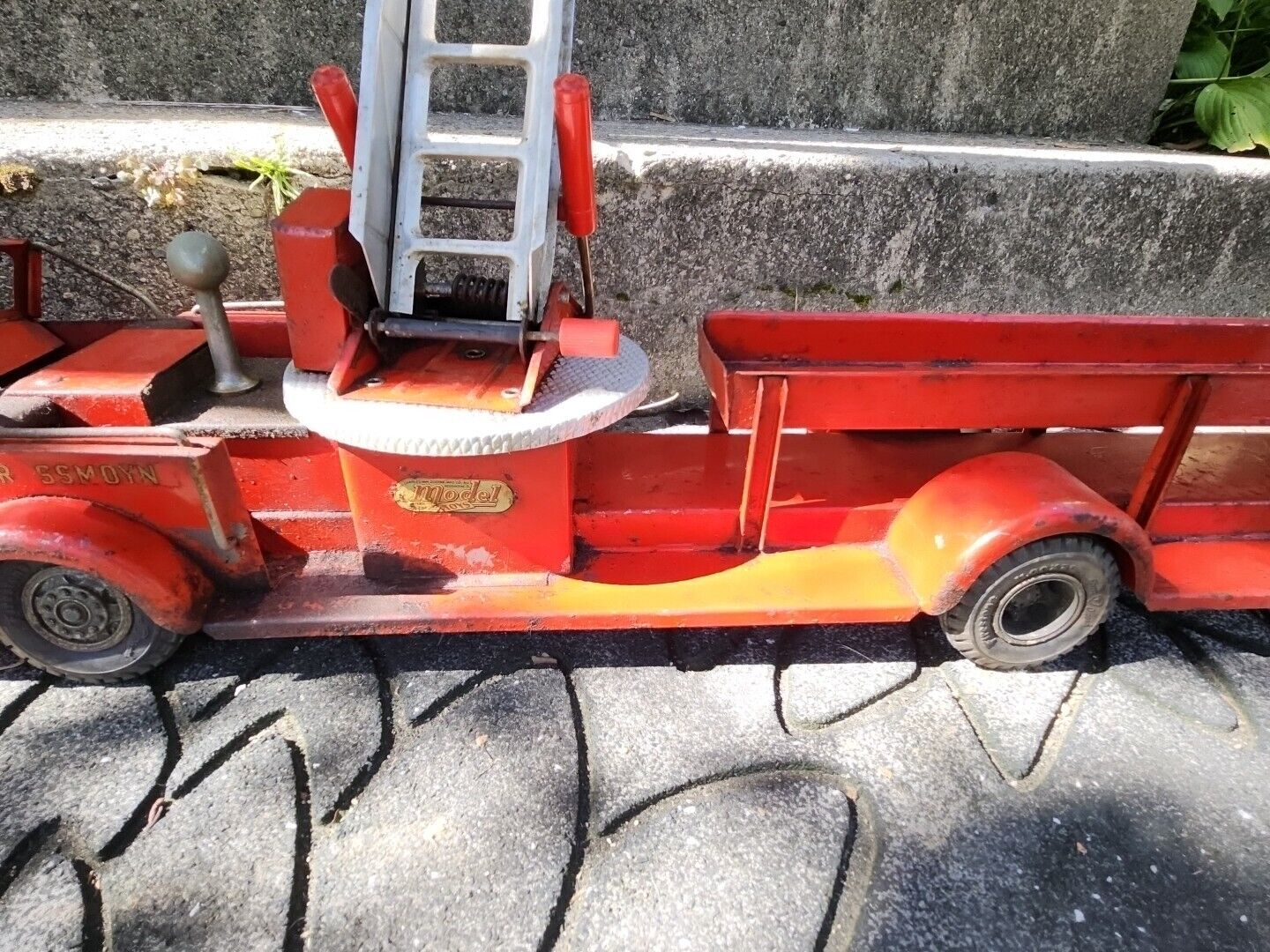 Vintage Doepke Rossmoyne Model Toys Ladder Fire Truck Pressed Steel 1950s