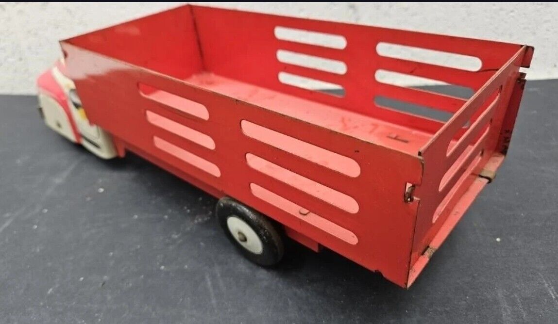 Vintage 1950s WYANDOTTE Toy Stake Livestock Farm Truck Steel X-207 Red 16”