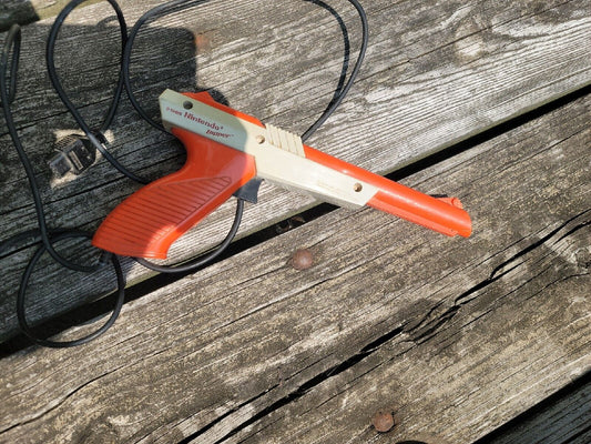 VINTAGE NINTENDO PISTOL CONTROLLER 1985, ZAPPER