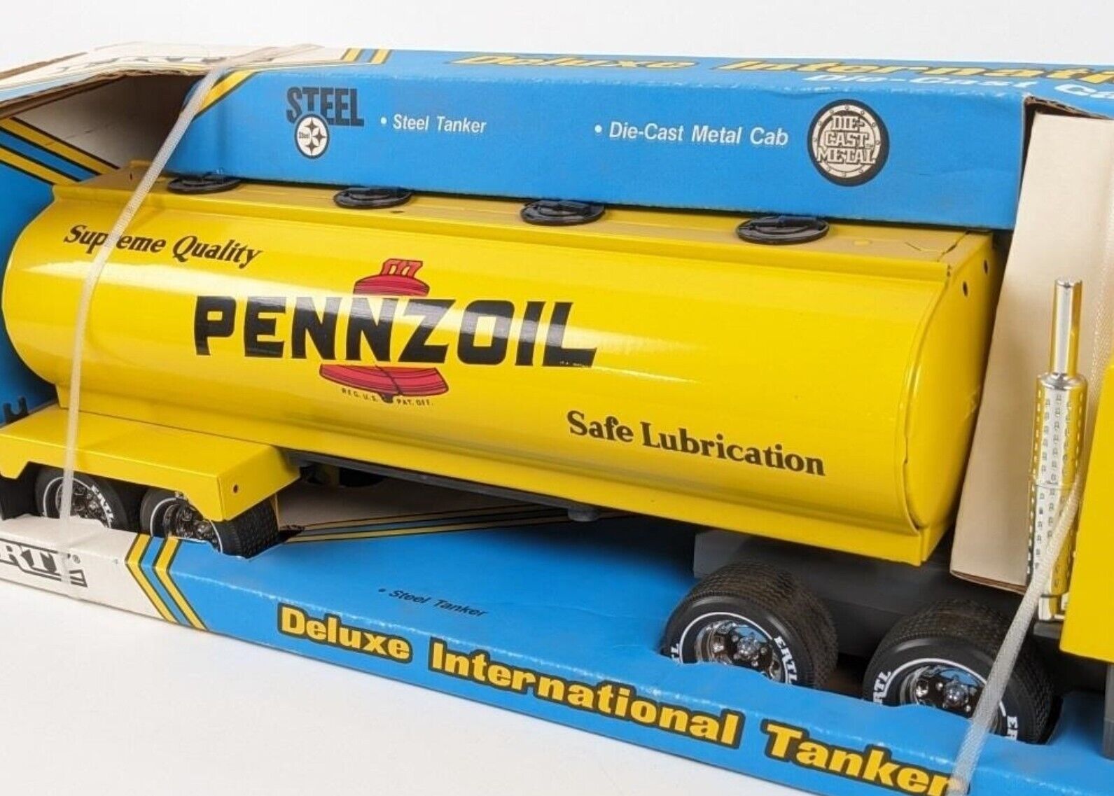 New ERTL International Pennzoil Deluxe truck 1989 Diecast Cab Steel Tanker Toy