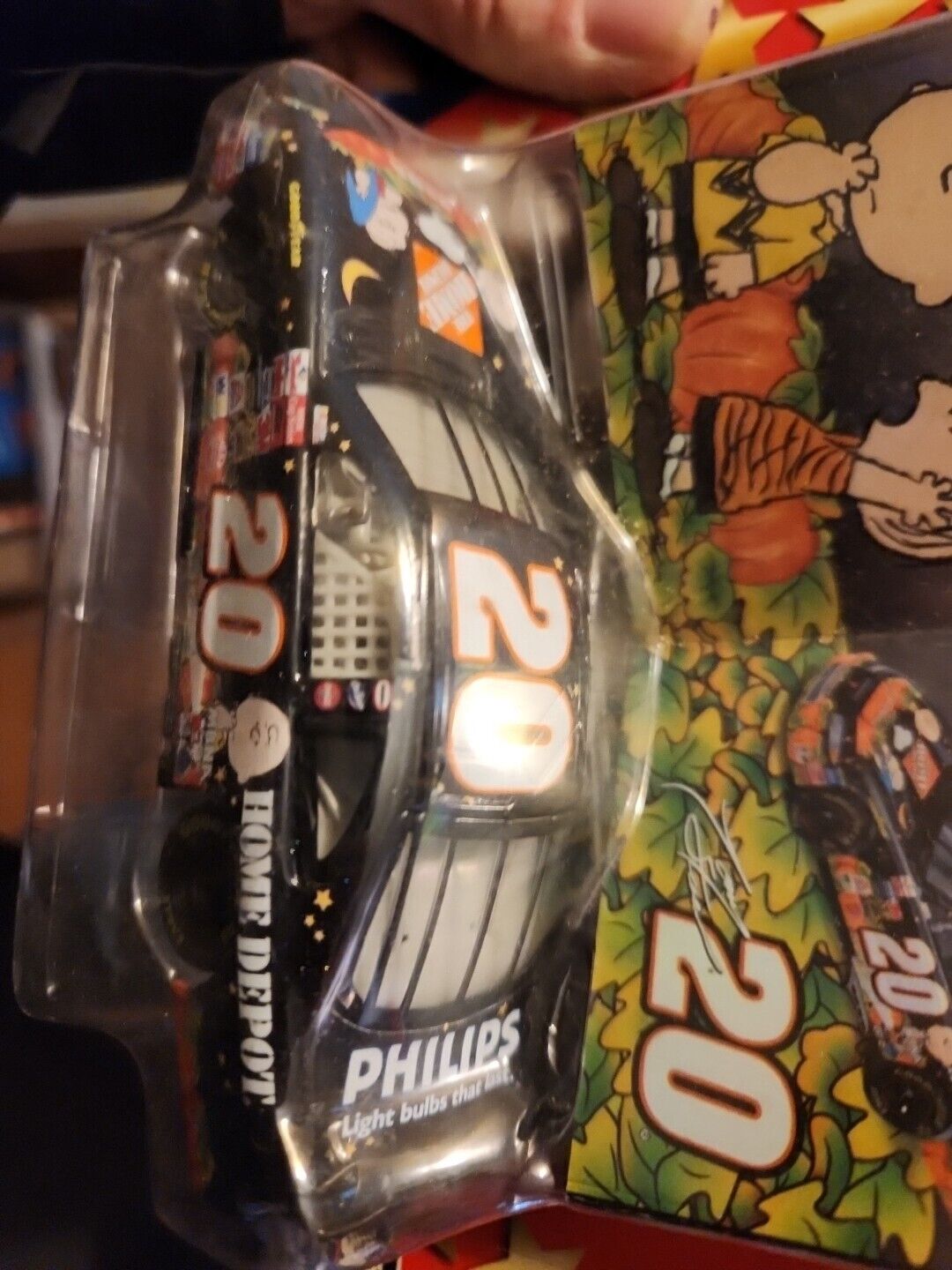 Nascar #20 Peanuts & Home Depot Tony Stewart 1:43 diecast Race Car 2002 Champion