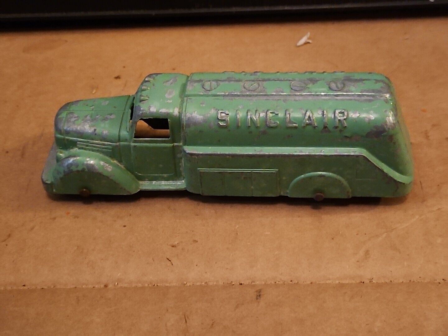 Tootsie Toys Vintage 1940's Green Metal Sinclair Gasoline Tanker Truck Toy Car