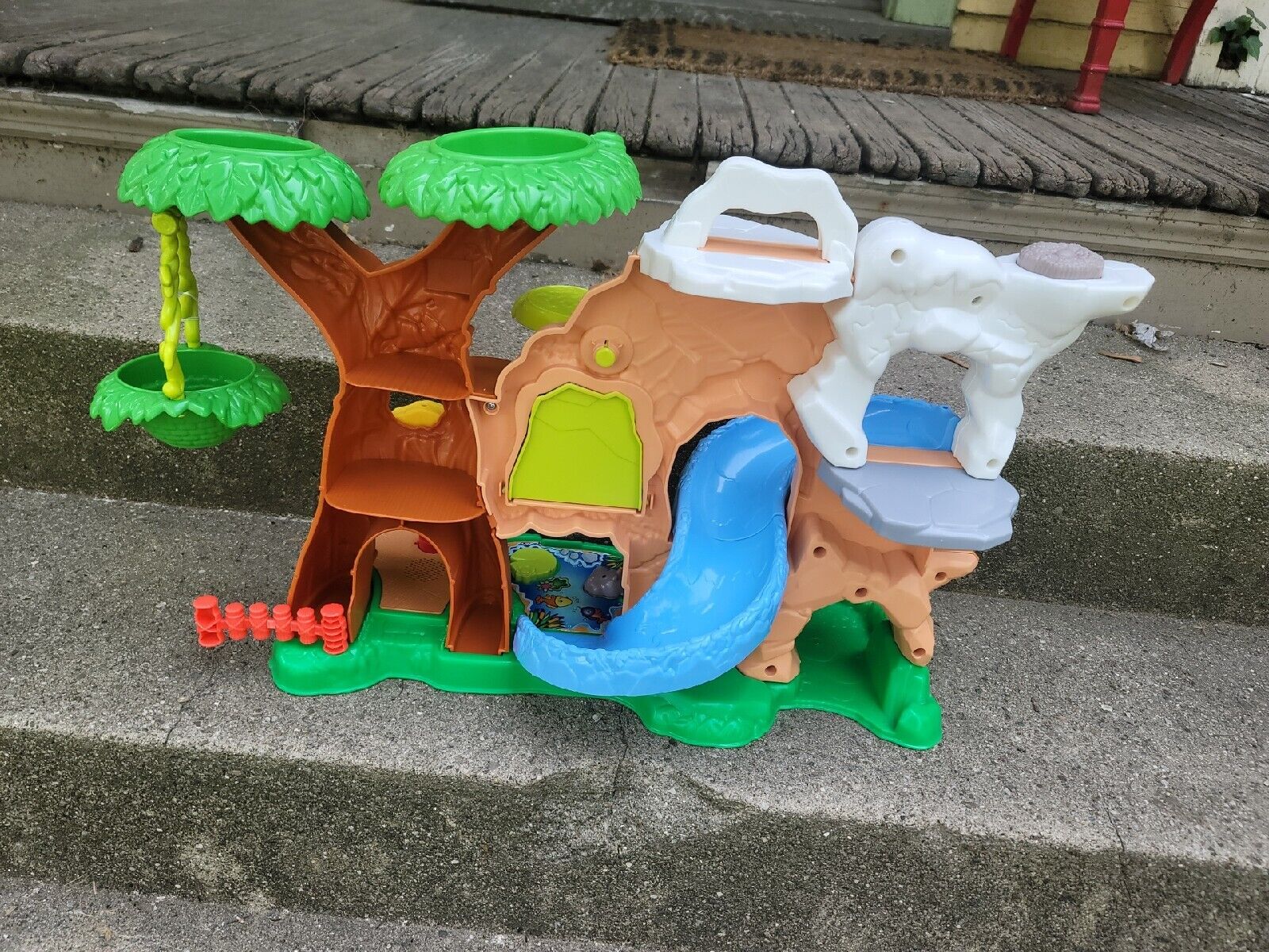 Fisher Price Little People Zoo Talkers Tree House Animal Sounds Jungle Play Set