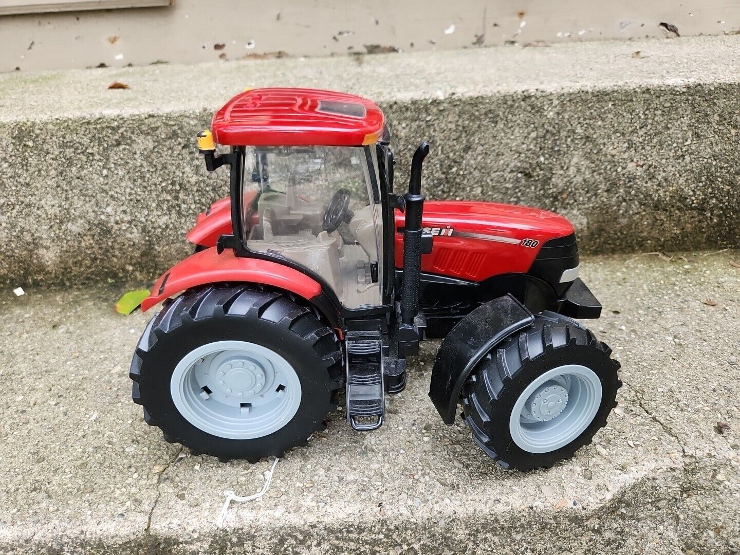 Britain's Ertl CASE IH PUMA 180 Red Farm TRACTOR Toy W Lights & Sounds 12" Long