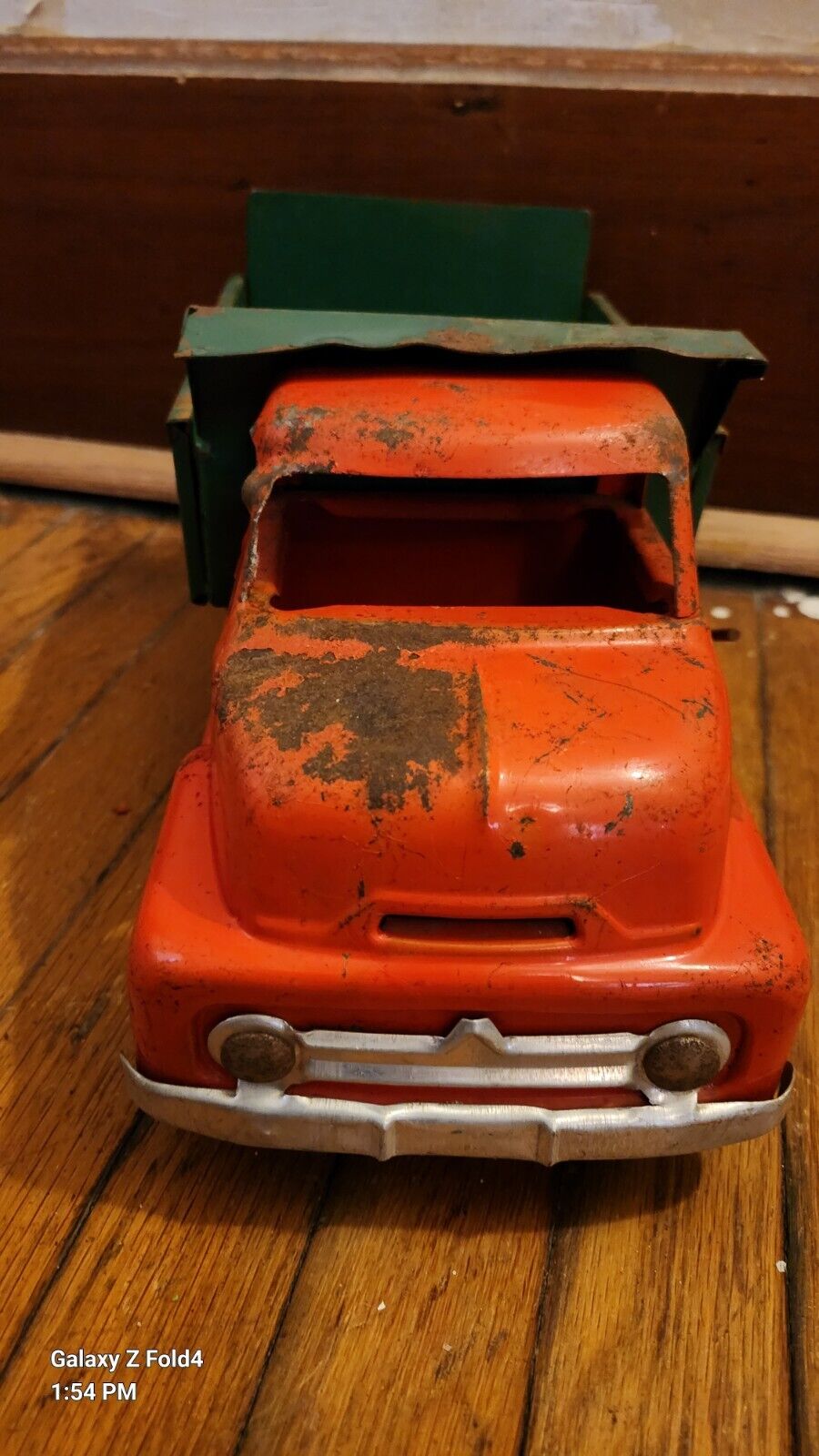 Vintage Dunwell Red & Green Dump Truck, Beautiful Original Condition