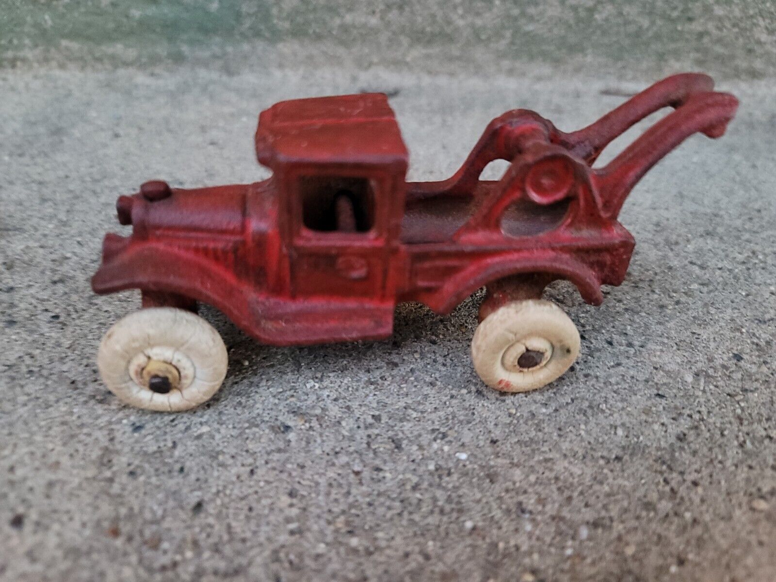 VINTAGE Arcade Cast Iron Red Wrecker Toy Dent Kenton 