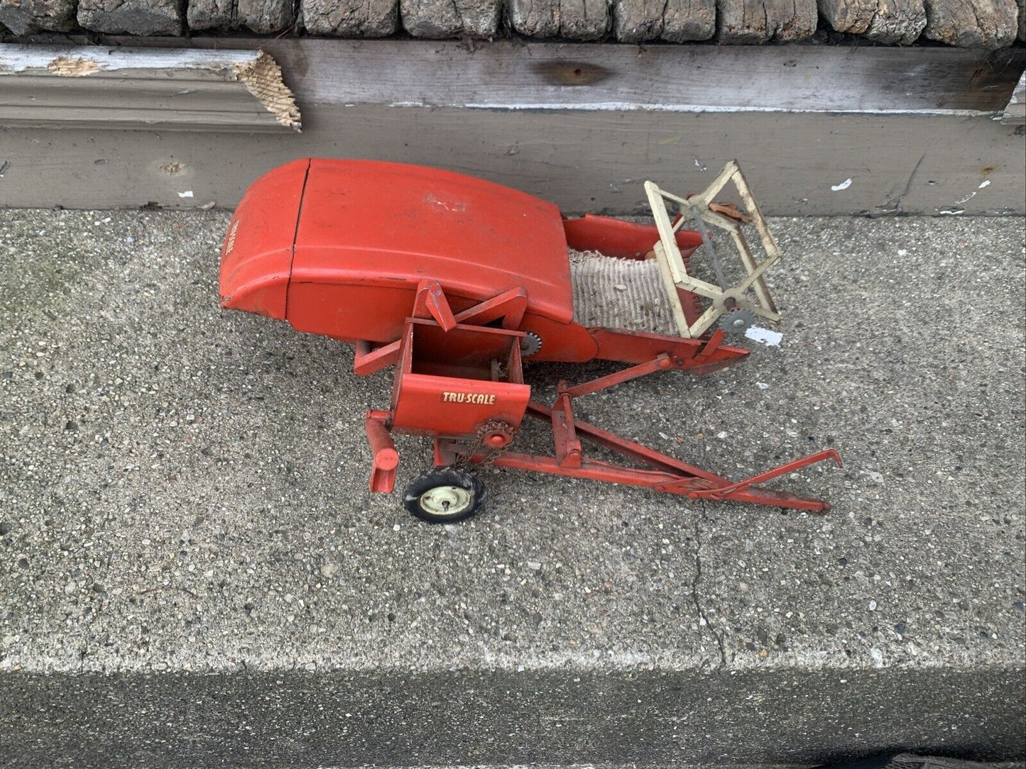 VINTAGE TRU SCALE FARM TOY HAY BALER RAKE COMBINE STYLE TOY Barn Farmer