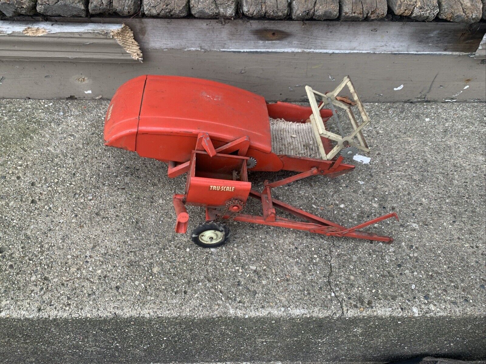 VINTAGE TRU SCALE FARM TOY HAY BALER RAKE COMBINE STYLE TOY Barn Farmer