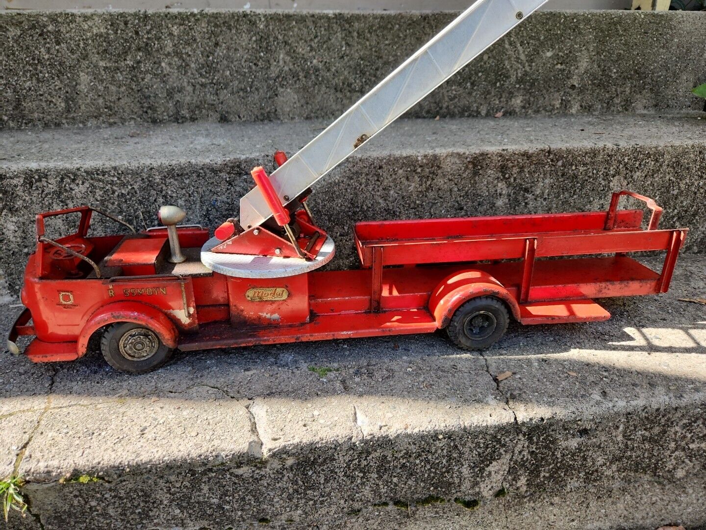 Vintage Doepke Rossmoyne Model Toys Ladder Fire Truck Pressed Steel 1950s