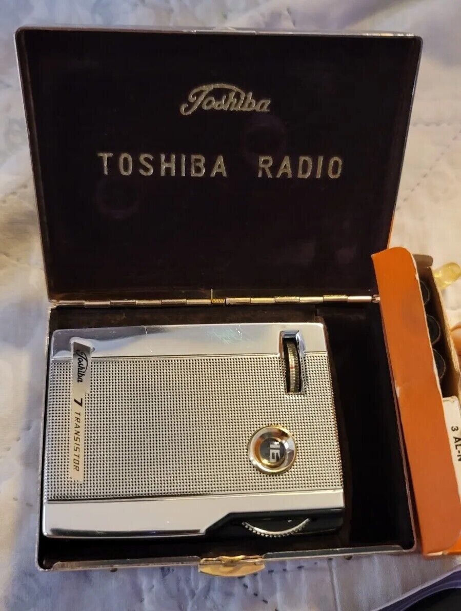 Vtg. Working Toshiba 7TP30 Radio 7 Transistor Superheterodyne Case Earbuds Box 