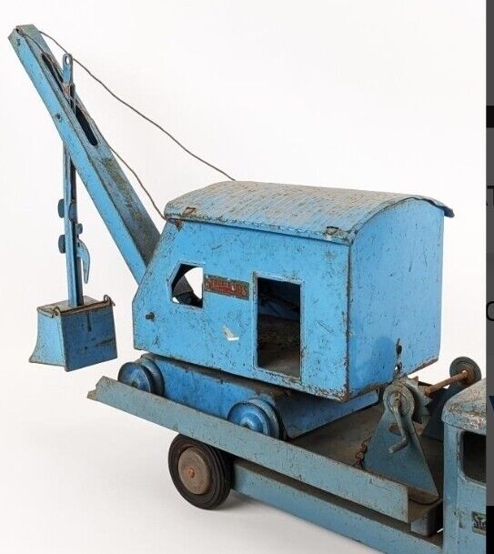 EARLY STRUCTO DIAMOND T CAB FLATBED TRUCK W/STEAM SHOVEL SET Collectible Toys 