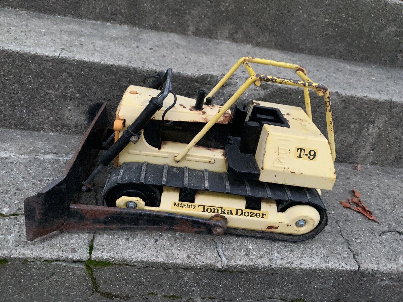 Vintage Tonka T-9 Bulldozer, Turbo-Diesel, 1980s, 43101