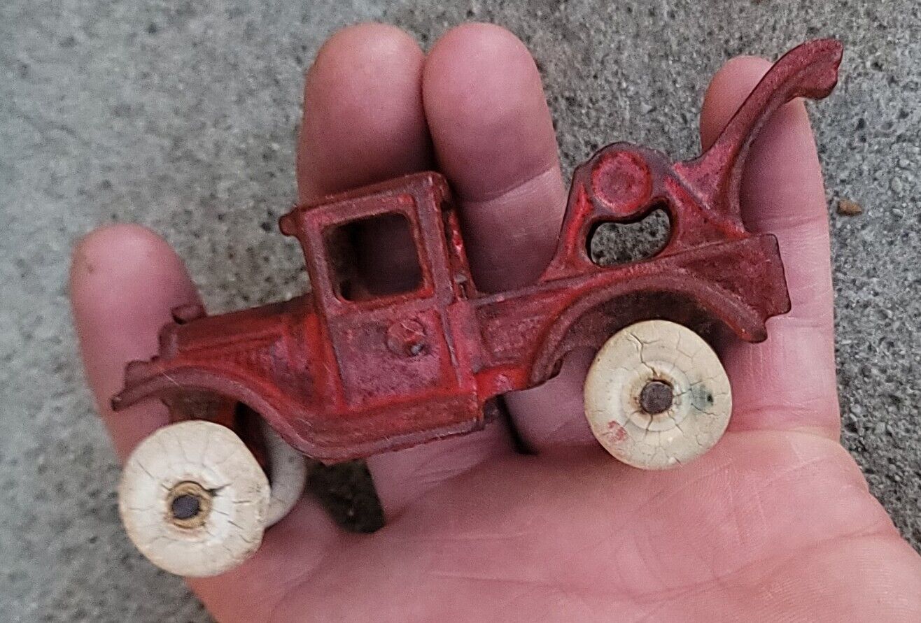 VINTAGE Arcade Cast Iron Red Wrecker Toy Dent Kenton 