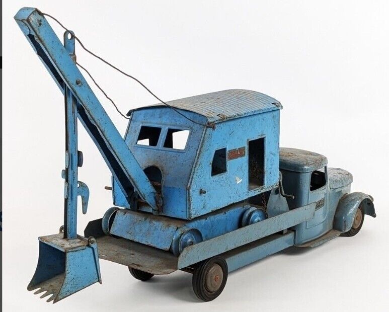 EARLY STRUCTO DIAMOND T CAB FLATBED TRUCK W/STEAM SHOVEL SET Collectible Toys 