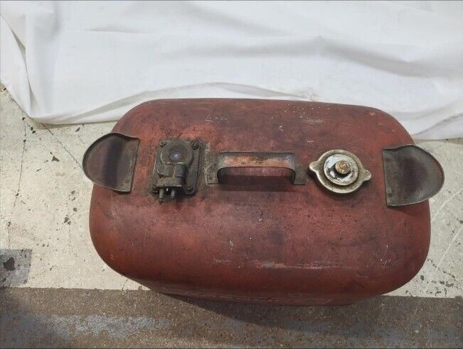 VINTAGE 6 GALLON outboard metal GAS FUEL TANK CAN OMC marine Outboard Marine USA