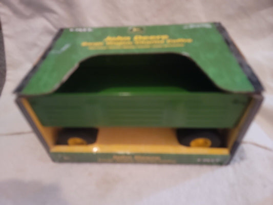 1/16th John Deere Barge Wagon / Trailer by ERTL 15203