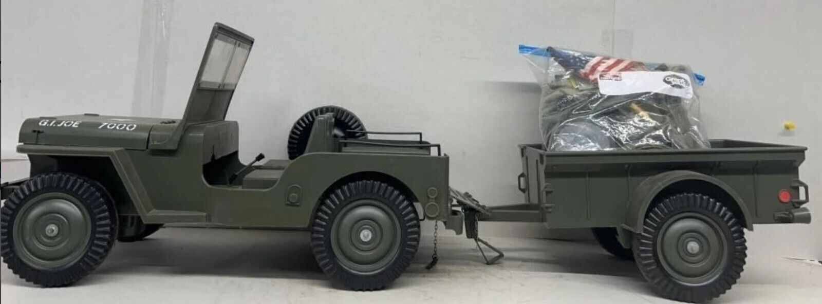 Vintage GI JOE 5 Star Jeep With Original Box Many Parts 1965 1/6 Motor Revving