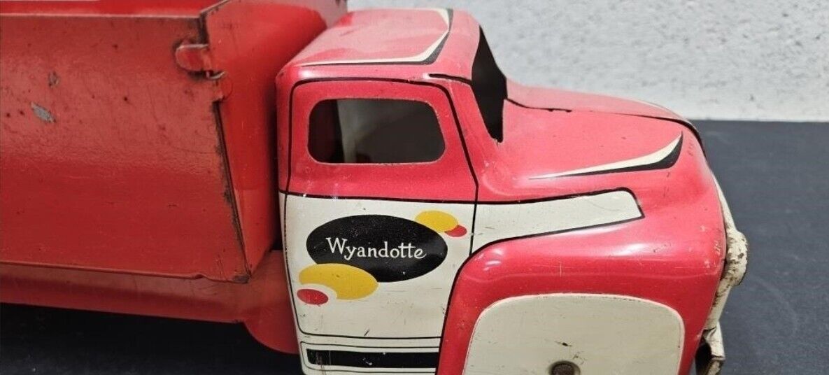 Vintage 1950s WYANDOTTE Toy Stake Livestock Farm Truck Steel X-207 Red 16”