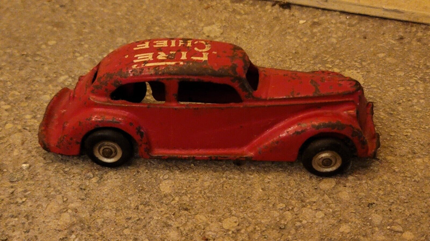 Vintage ARCADE CAST IRON RED FIRE CHIEF CAR HUBLEY 5½" 