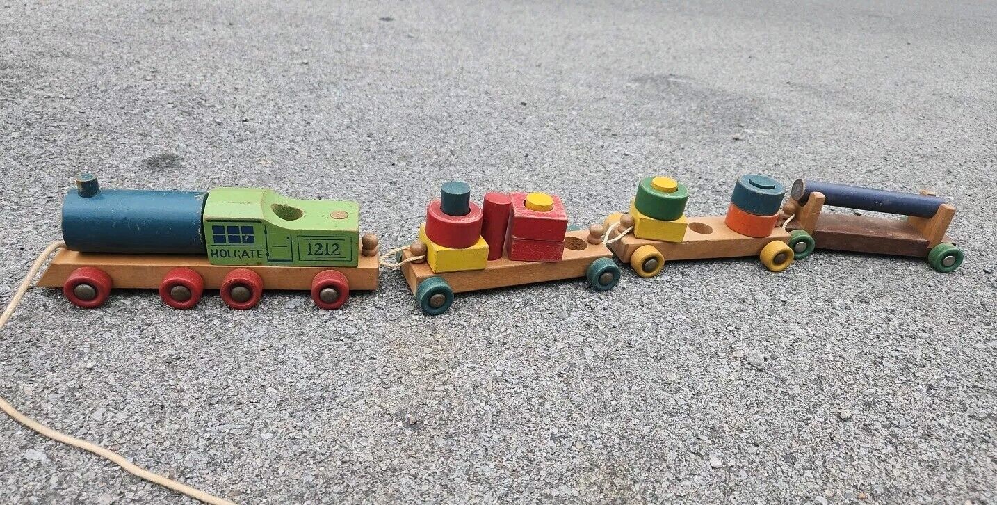 Vintage Holgate Wooden Pull Train #1212 Engine with Three Cars