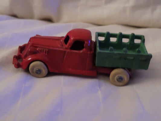 Hubley Stake Truck Cast Iron Vintage. Red And Green. 2224/2228