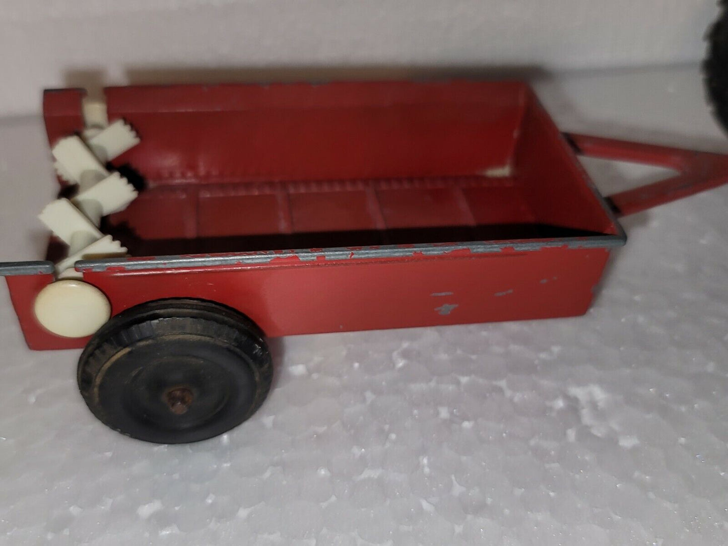 Vintage Ertl International Harvester Tractor & Manure Spreader 1/32 