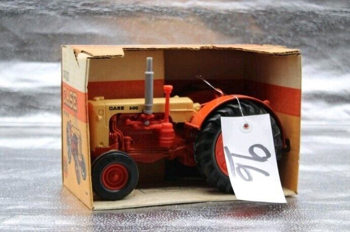 Vintage Case 600 Tractor 1986 vintage 1/16 Tractor Barn Find not