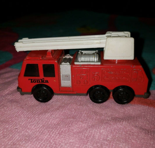 Vintage Mini Tonka firetruck 1993 in Good Condition With Double Extending Ladder