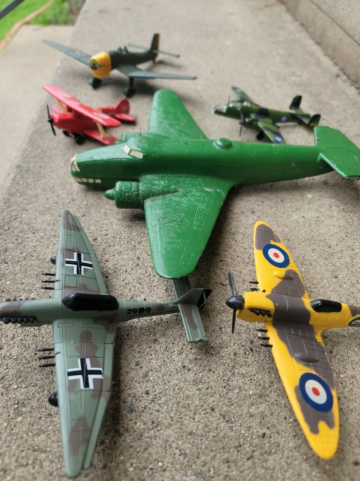 Lot Of 5 Military Planes- Various Scales Dinky Toys maisio matchbox 